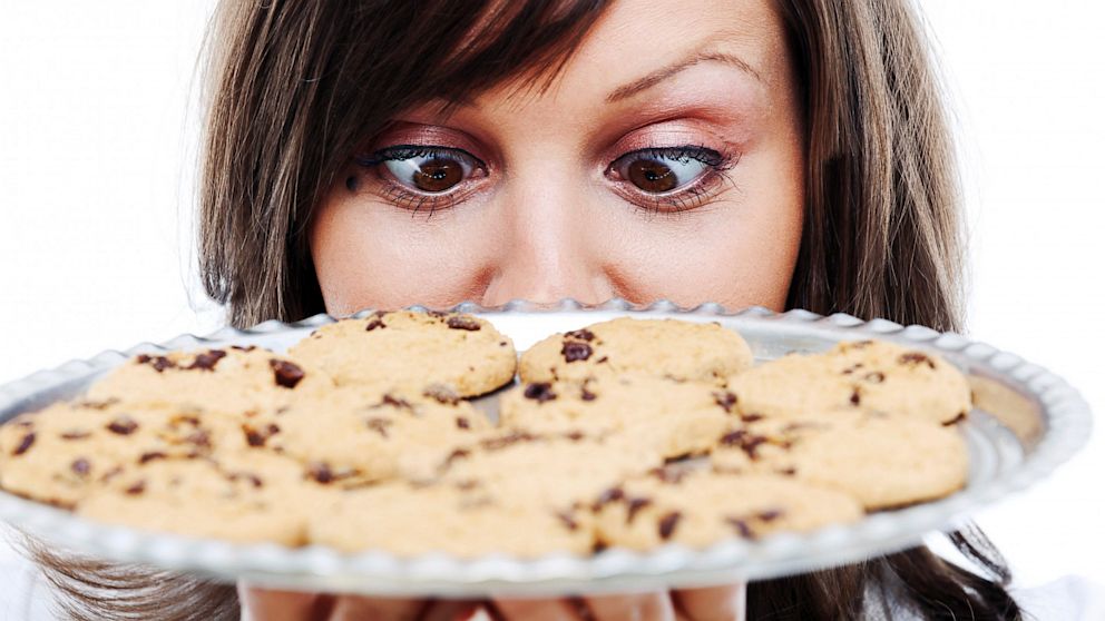 gty_woman_staring_at_cookies_diets_thg_130927_16x9_992